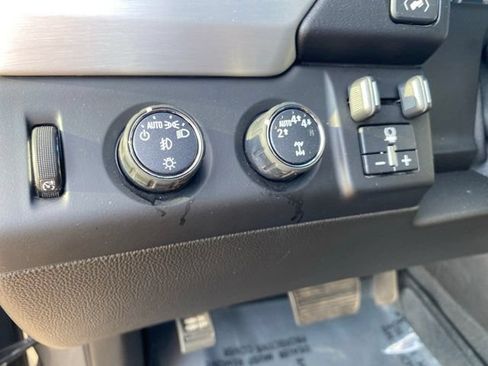 Used 2019 GMC Yukon XL SLT w/ Open Road Package AWD/4WD image 20