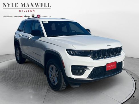 New 2025 Jeep Grand Cherokee Laredo image 2