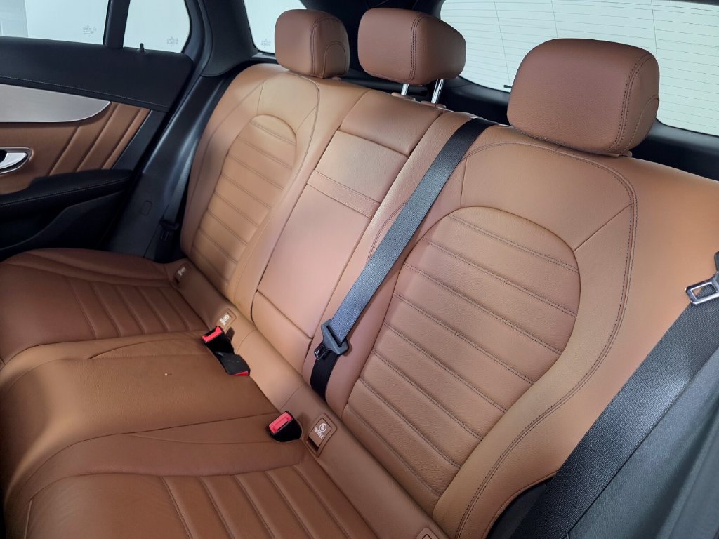 Certified 2022 Mercedes-Benz GLC 43 AMG 4MATIC image 16