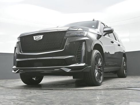 Certified 2024 Cadillac Escalade ESV V w/ LPO, ONYX Package AWD/4WD image 21