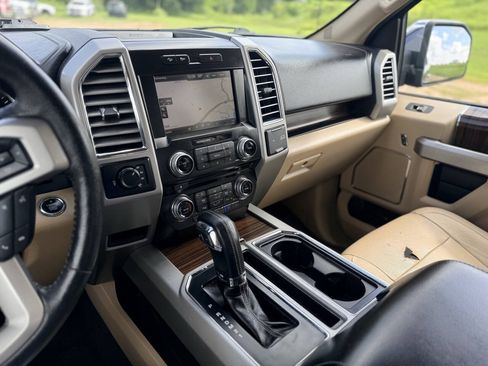 Used 2015 Ford F150 Lariat w/ Equipment Group 502A Luxury AWD/4WD image 17