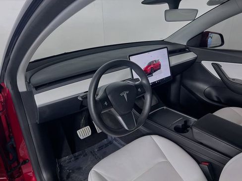 Used 2022 Tesla Model Y Performance image 10