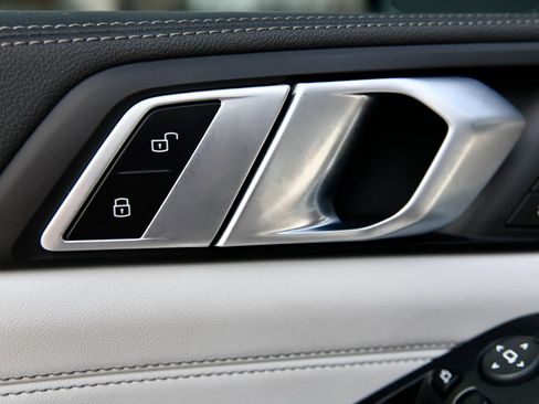 Used 2023 BMW X5 xDrive40i w/ Premium Package image 10