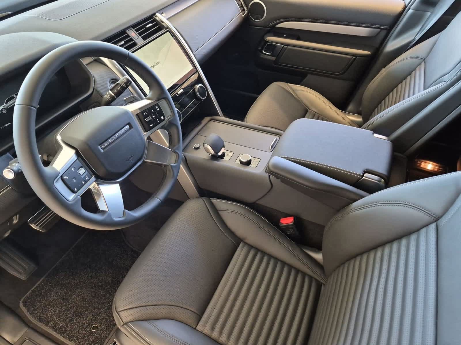 New 2026 Land Rover Discovery Dynamic SE AWD/4WD image 2