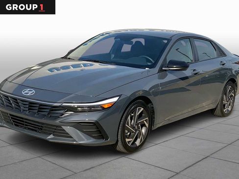 Used 2025 Hyundai Elantra Sport image 1