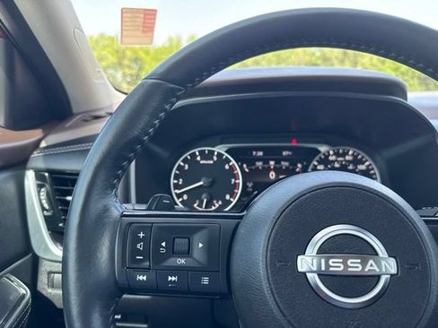 Used 2023 Nissan Rogue SL w/ SL Premium Package FWD image 12