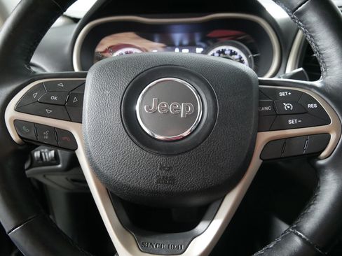 Used 2017 Jeep Cherokee Limited AWD/4WD image 25