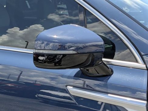 Used 2025 Kia Sorento EX w/ Panoramic Sunroof Package FWD image 11