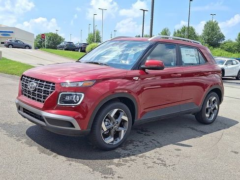 New 2025 Hyundai Venue Limited image 3