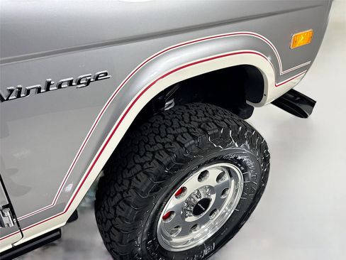 Used 2025 Ford Bronco Badlands image 35