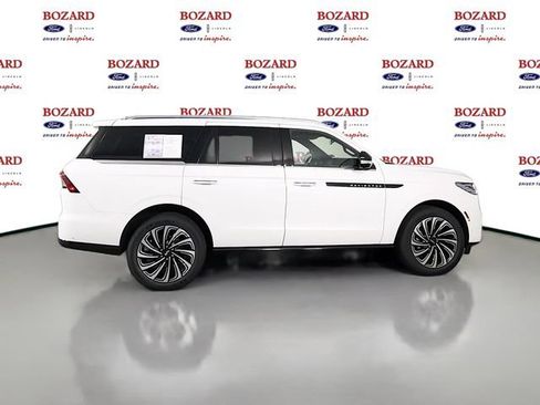 Certified 2025 Lincoln Navigator Black Label AWD/4WD image 9