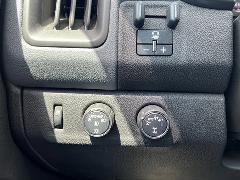 Used 2021 Chevrolet Colorado Z71 w/ Safety Package AWD/4WD image 18
