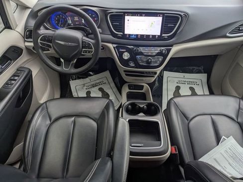 Used 2023 Chrysler Pacifica Touring-L FWD image 27
