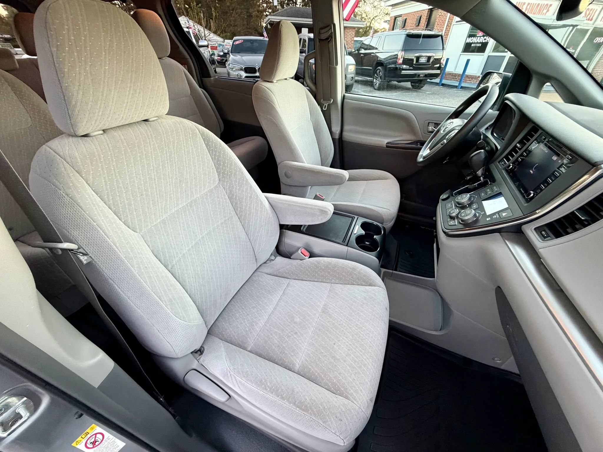 Used 2019 Toyota Sienna LE FWD image 12