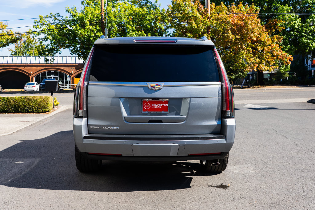 Used 2018 Cadillac Escalade Platinum AWD/4WD image 5