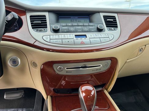 Used 2013 Hyundai Genesis 3.8 RWD image 28