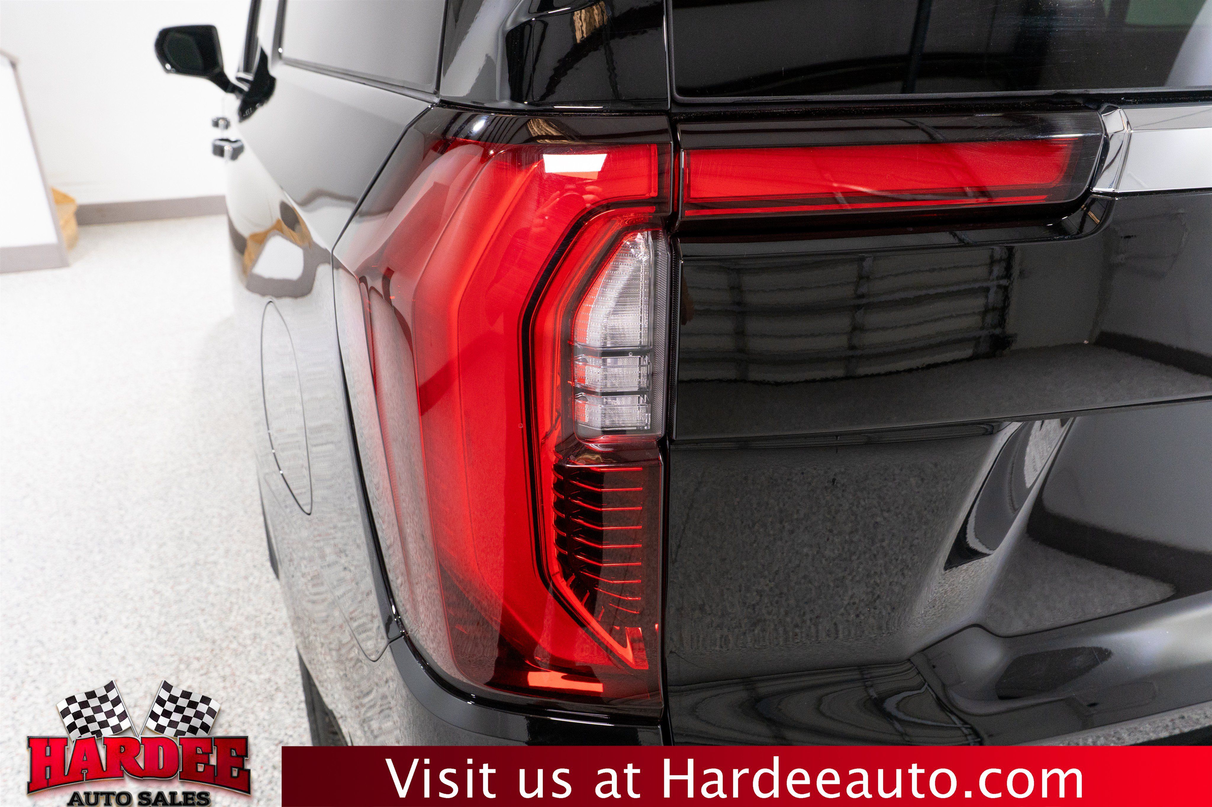 Used 2025 GMC Yukon XL Elevation w/ Elevation Premium Package AWD/4WD image 9