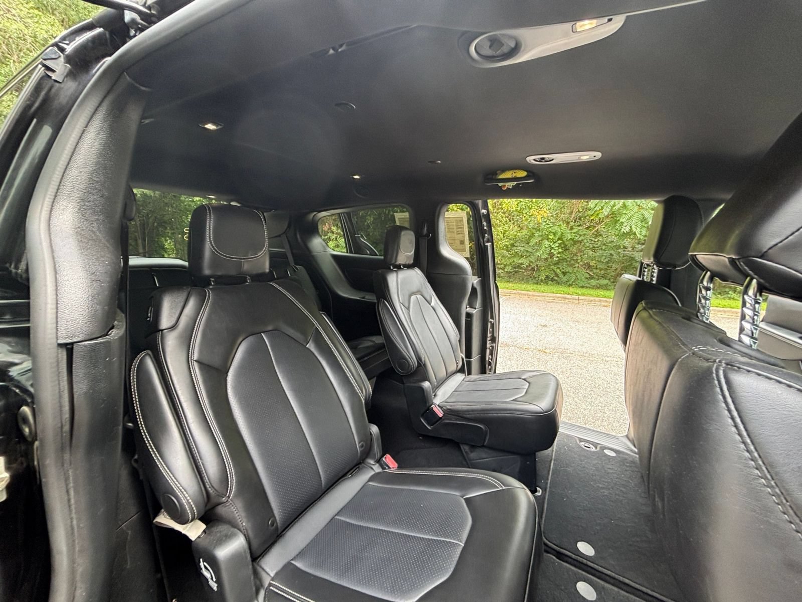 Used 2025 Chrysler Pacifica Select FWD image 34