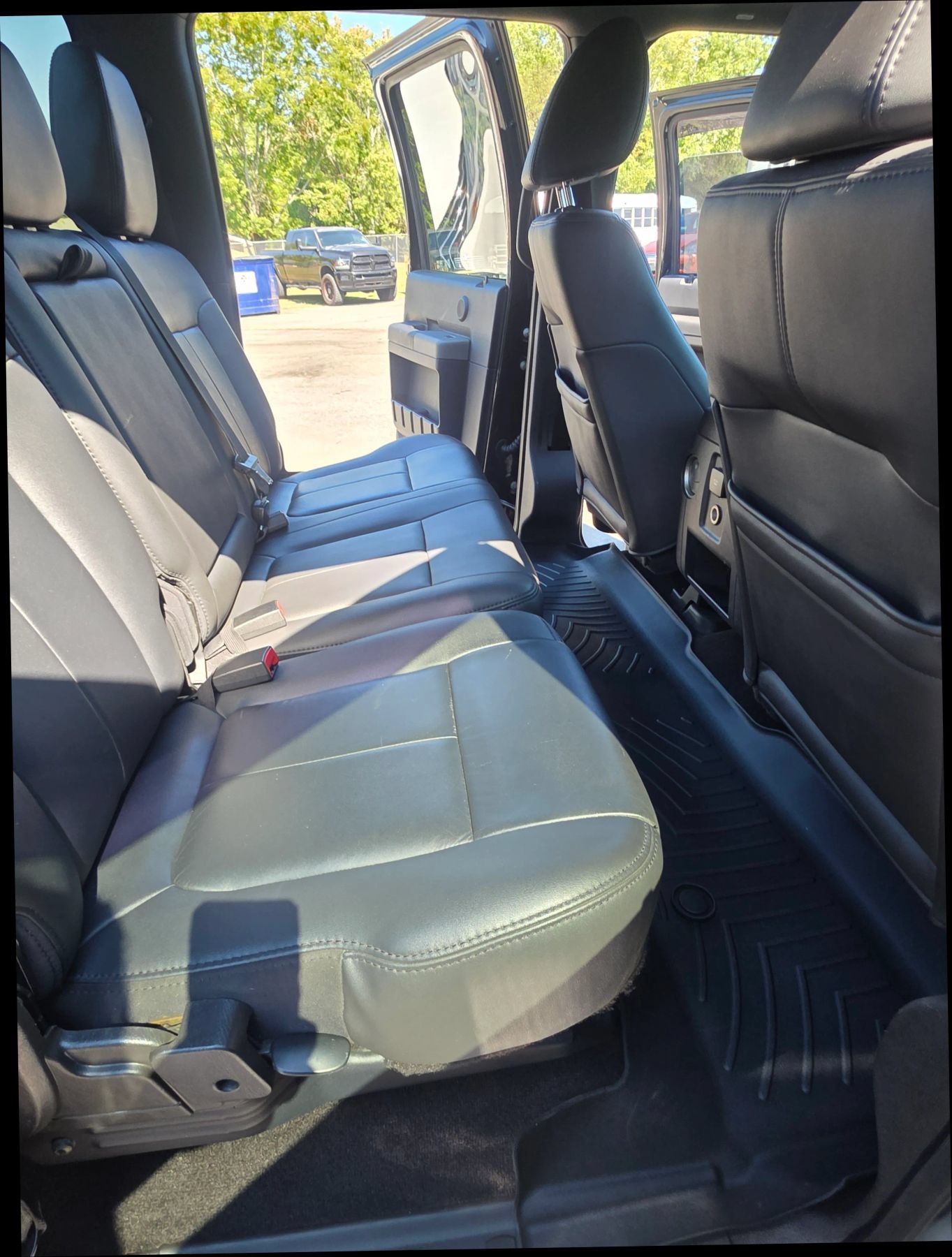 Used 2011 Ford F450 Lariat w/ Lariat Ultimate Pkg AWD/4WD image 13