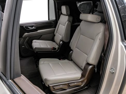 Used 2021 Chevrolet Suburban Z71 AWD/4WD image 34