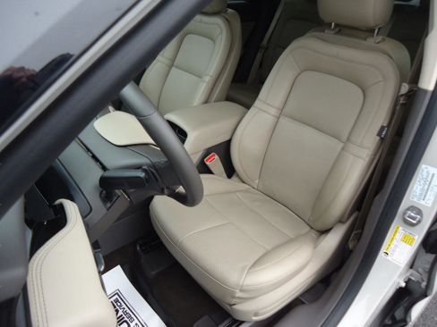 Used 2022 Lincoln Corsair AWD w/ Equipment Group 101A image 24