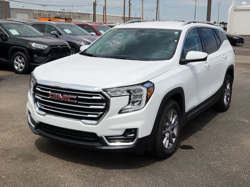 Used 2024 GMC Terrain SLT image 1