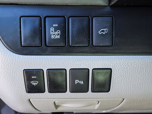 Used 2016 Toyota Highlander Limited image 40