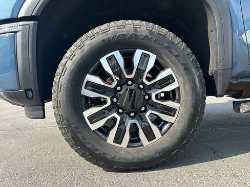 Used 2024 GMC Sierra 2500 Denali Ultimate AWD/4WD image 12