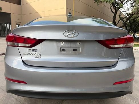 Used 2017 Hyundai Elantra SE FWD image 3