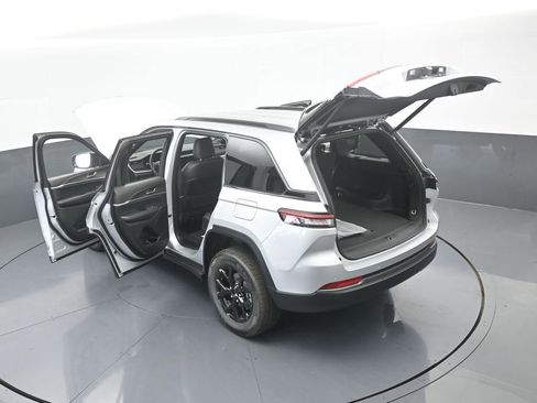 New 2026 Jeep Grand Cherokee Altitude image 50