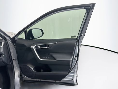 Used 2025 Toyota RAV4 XLE w/ Convenience Package image 34