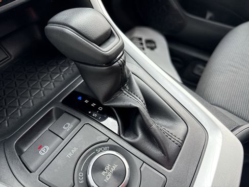 Certified 2020 Toyota RAV4 LE image 21