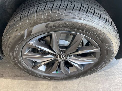 Used 2023 Volkswagen Tiguan SE FWD image 28