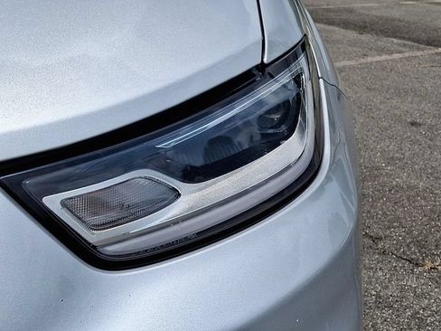 Used 2024 Chrysler Pacifica Touring-L FWD image 9