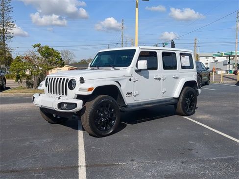 Used 2022 Jeep Wrangler Unlimited Sahara image 2