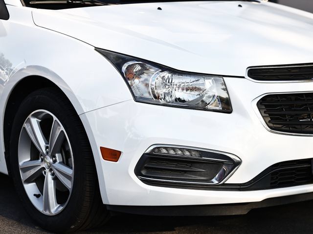 Used 2015 Chevrolet Cruze LT FWD image 2