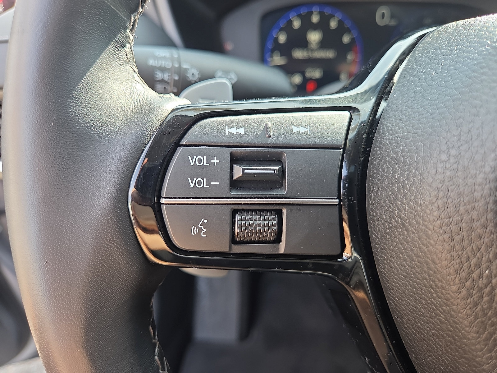 Used 2025 Acura ADX FWD image 22