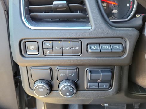 Used 2021 Chevrolet Tahoe Premier w/ Premium Package image 25