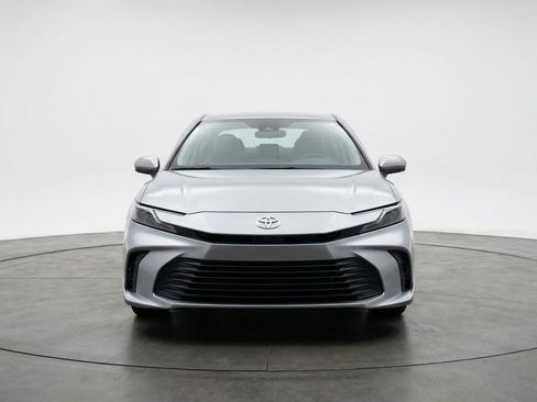 Used 2025 Toyota Camry LE image 2