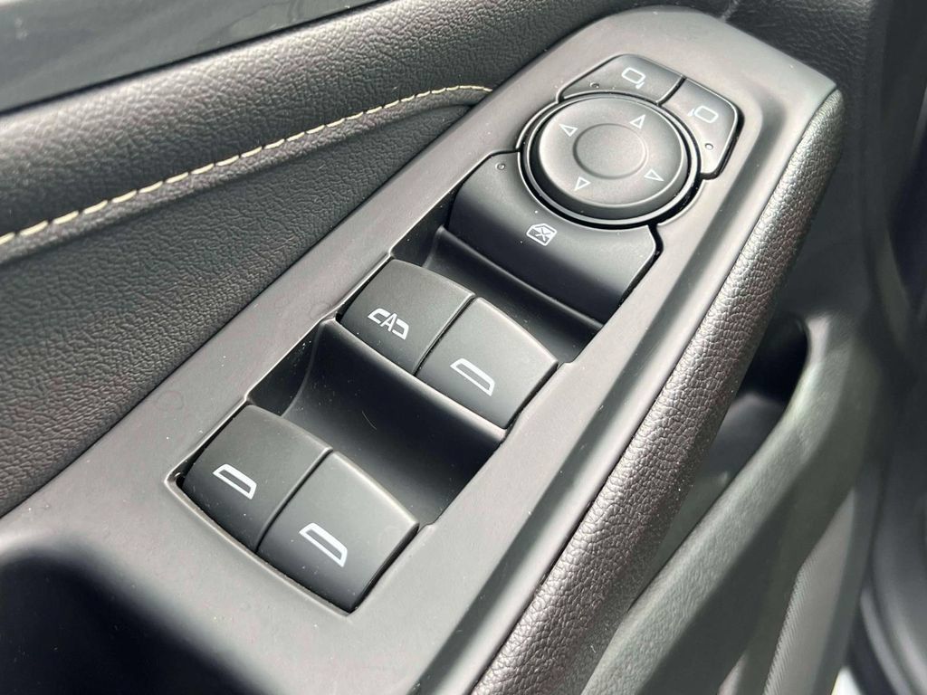 Used 2023 Chevrolet Traverse LT AWD/4WD image 18