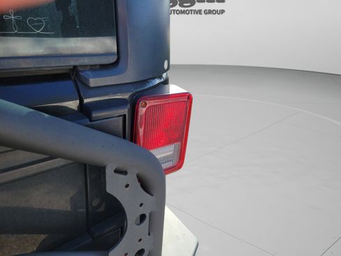 Used 2013 Jeep Wrangler Sport w/ Connectivity Group AWD/4WD image 21