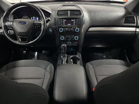 Used 2018 Ford Explorer XLT image 24
