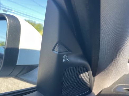 Used 2018 Volvo V60 T5 Dynamic w/ Vision Package image 24