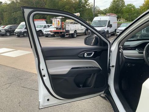 Used 2022 Jeep Compass Limited image 17