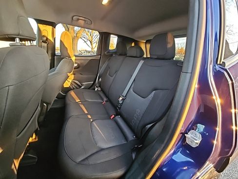 Used 2017 Jeep Renegade Latitude image 37