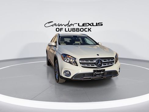 Used 2018 Mercedes-Benz GLA 250 4MATIC image 2