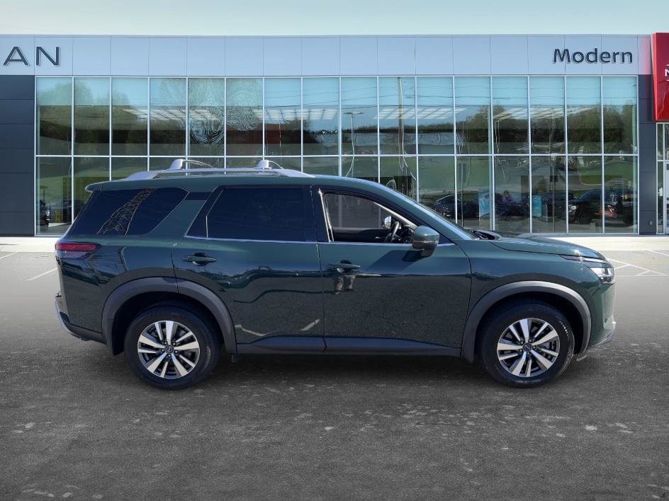 Used 2024 Nissan Pathfinder SL AWD/4WD image 4