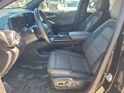 Used 2025 Chevrolet Equinox LT w/ Convenience Package II image 4