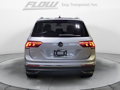 Certified 2023 Volkswagen Tiguan SE w/ Panoramic Sunroof Package FWD image 8