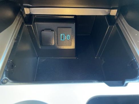 Certified 2020 Ford Explorer XLT w/ Equipment Group 202A image 28